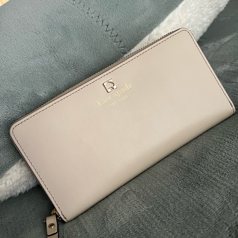 Kate spade wallet. Beige